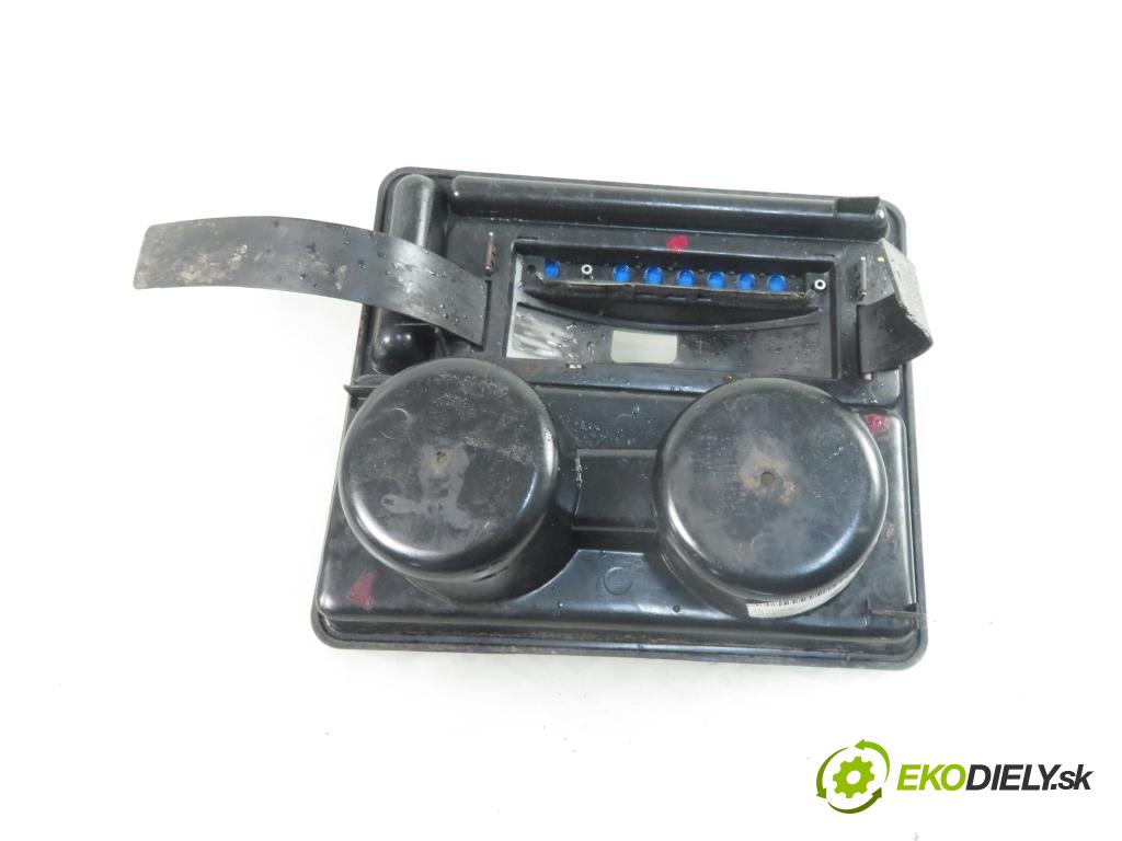 HUMMER HUMMER H2 SUV 2006 249,00 6.0 AWD - LQ4 5967,00 Držiak na nápoje 15177421 (Úchyty, držiaky na nápoje)