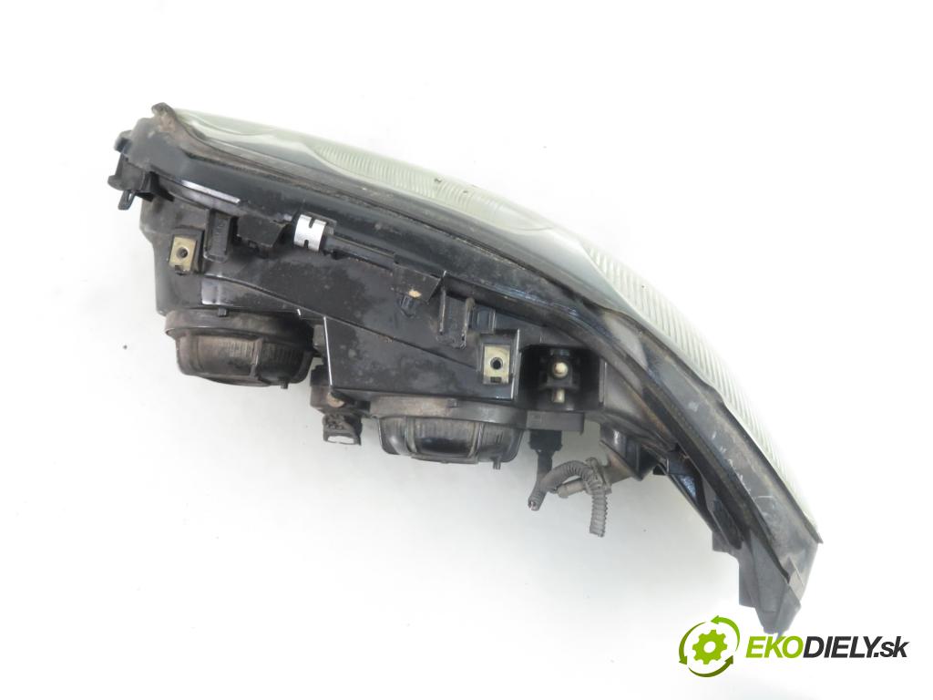 VOLVO S60 I (384) SEDAN 2002 103,00 2.4 140 - B 5244 S2 2435,00 Svetlo PP 8659616