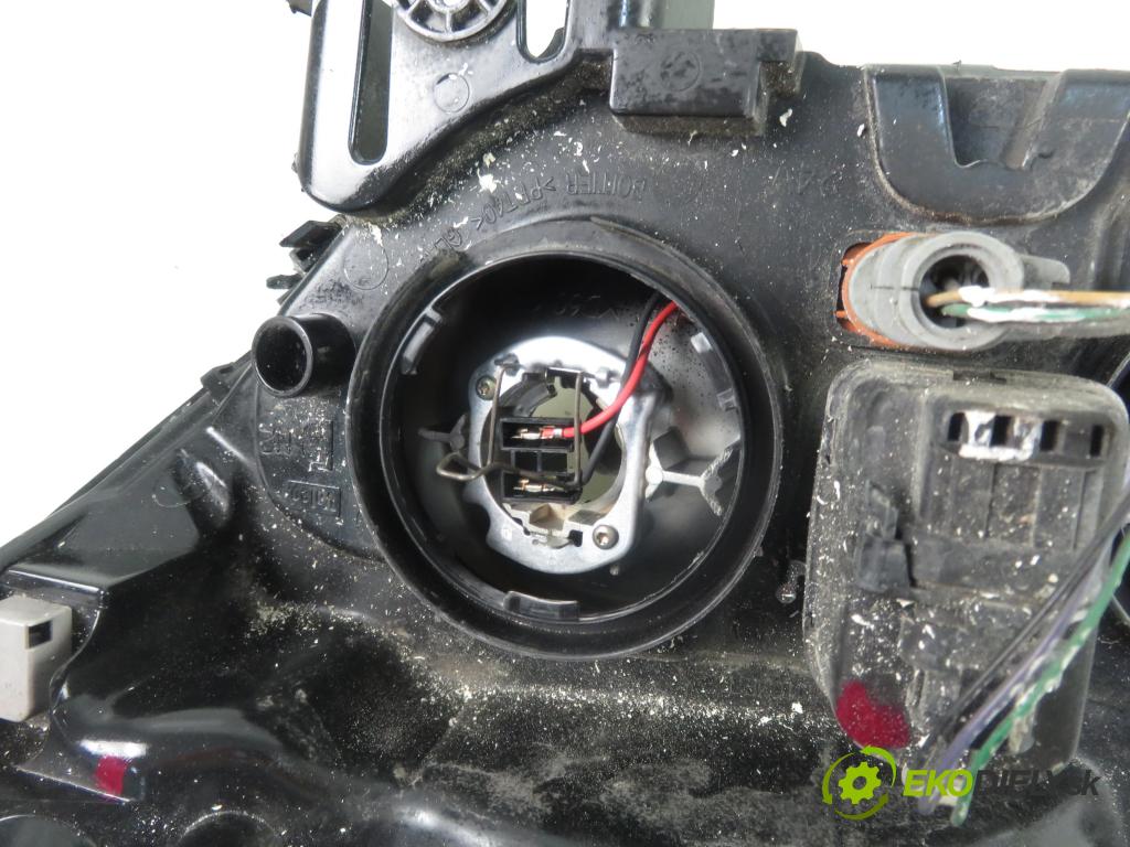 RENAULT SCENIC I (JA0/1_) MINIVAN 2002 79,00 1.6 16V 107 - K4M 700 1598,00 Svetlo PP 7700432095 ; 7701047603