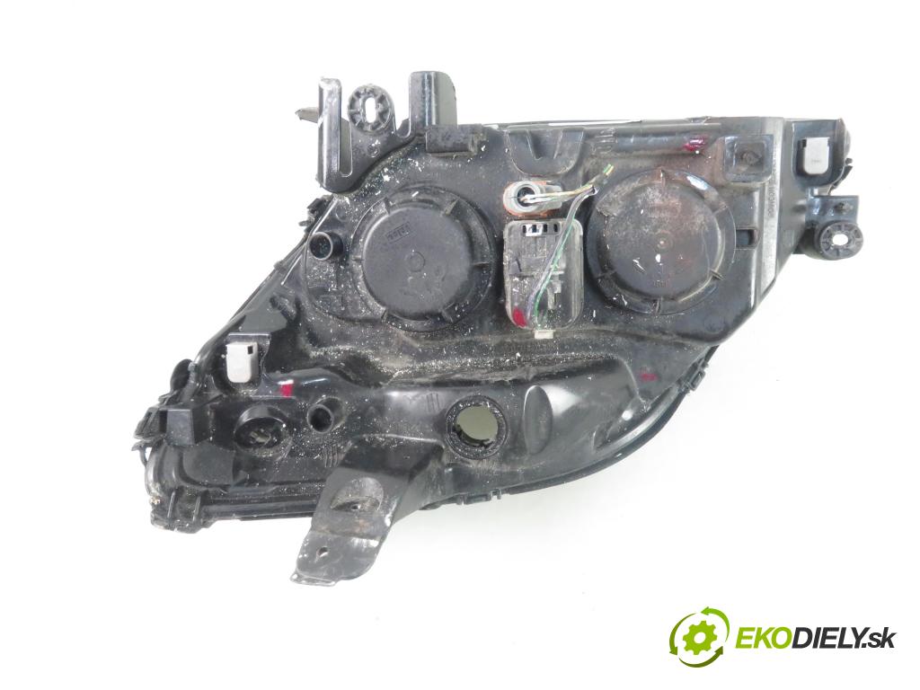 RENAULT SCENIC I (JA0/1_) MINIVAN 2002 79,00 1.6 16V 107 - K4M 700 1598,00 Svetlo PP 7700432095 ; 7701047603