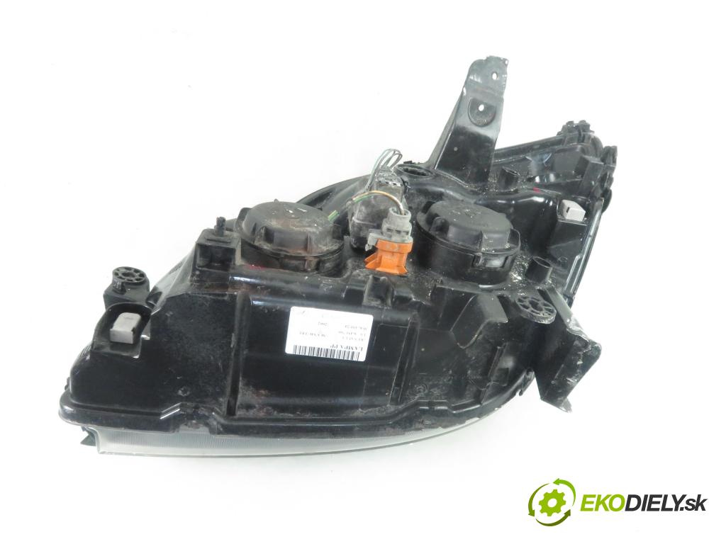 RENAULT SCENIC I (JA0/1_) MINIVAN 2002 79,00 1.6 16V 107 - K4M 700 1598,00 Svetlo PP 7700432095 ; 7701047603