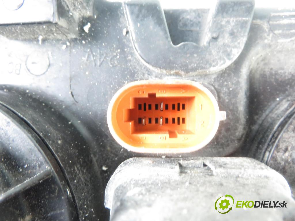 RENAULT SCENIC I (JA0/1_) MINIVAN 2002 79,00 1.6 16V 107 - K4M 700 1598,00 Svetlo PP 7700432095 ; 7701047603