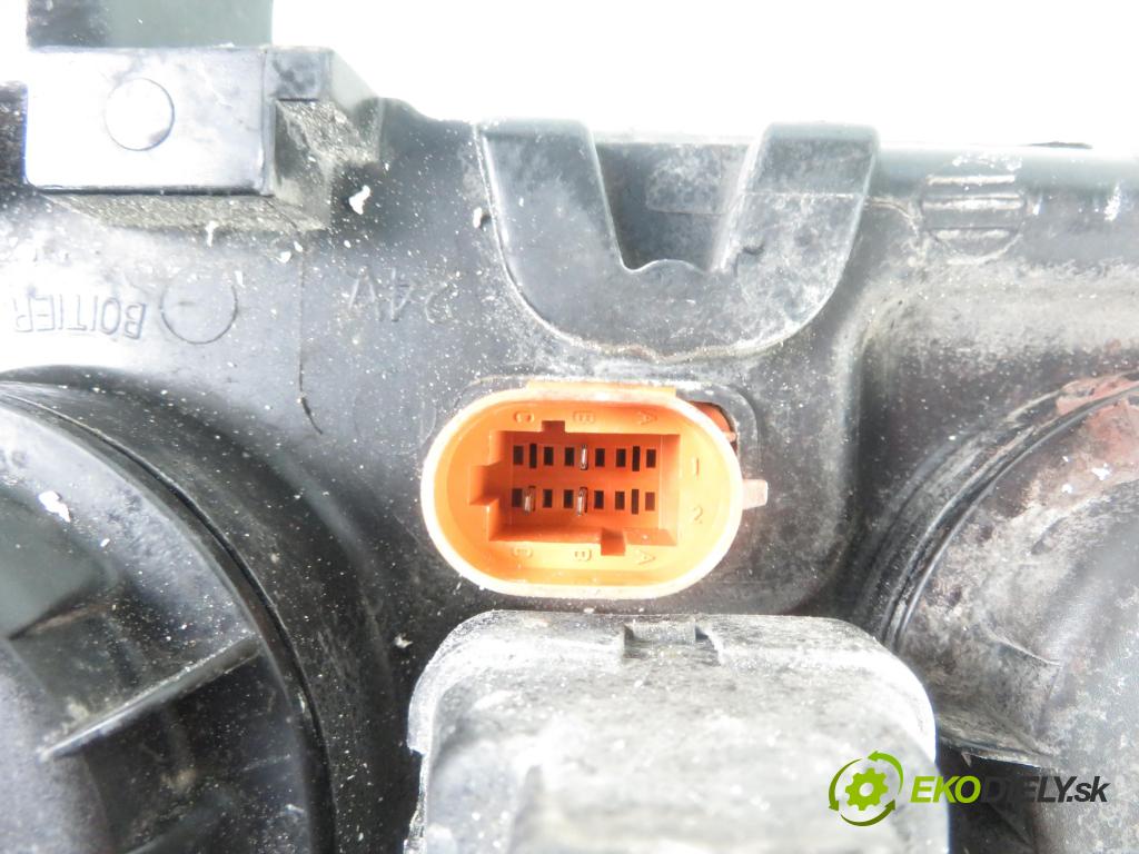 RENAULT SCENIC I (JA0/1_) MINIVAN 2002 79,00 1.6 16V 107 - K4M 700 1598,00 Svetlo PP 7700432095 ; 7701047603