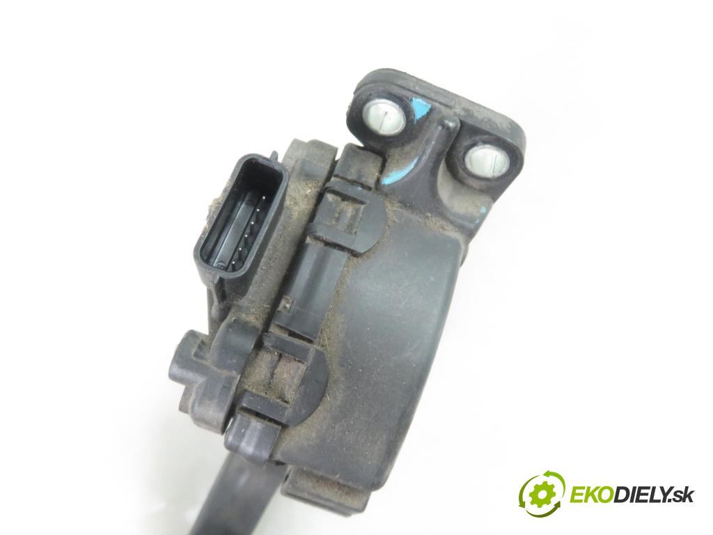 RENAULT TWINGO II (CN0_) HB 2008 47,00 1.5 dCi (CN0E) - K9K 740 1461,00 Potenciometer plynového pedálu 8200426241D ; 6PV00908504 (Pedále)