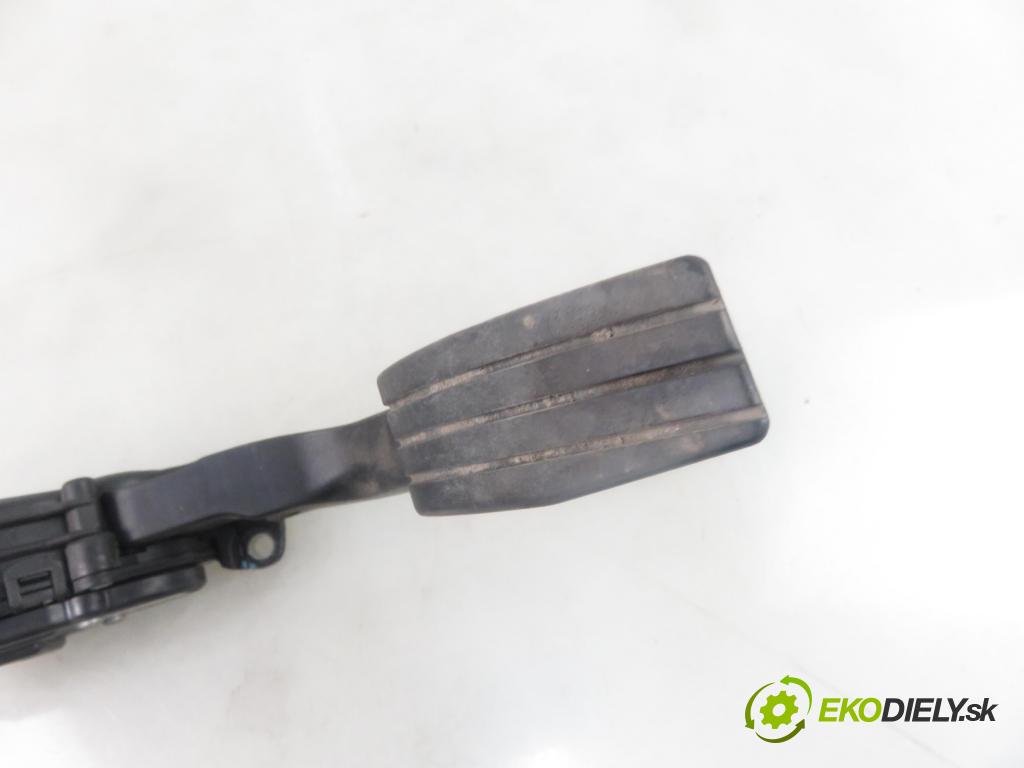 RENAULT TWINGO II (CN0_) HB 2008 47,00 1.5 dCi (CN0E) - K9K 740 1461,00 Potenciometer plynového pedálu 8200426241D ; 6PV00908504 (Pedále)