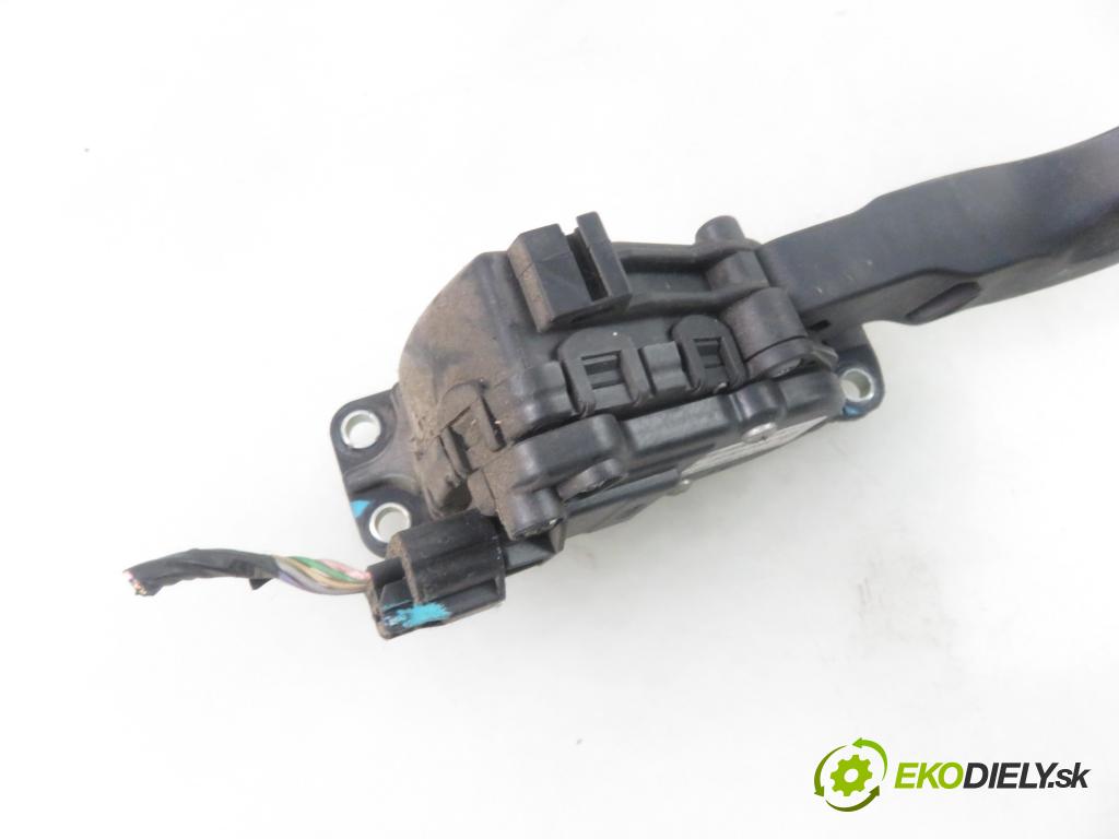 RENAULT TWINGO II (CN0_) HB 2008 47,00 1.5 dCi (CN0E) - K9K 740 1461,00 Potenciometer plynového pedálu 8200426241D ; 6PV00908504 (Pedále)