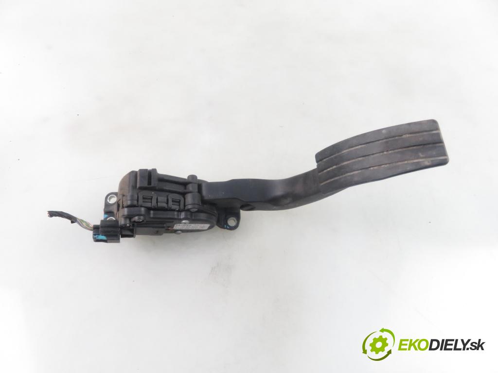 RENAULT TWINGO II (CN0_) HB 2008 47,00 1.5 dCi (CN0E) - K9K 740 1461,00 Potenciometer plynového pedálu 8200426241D ; 6PV00908504 (Pedále)