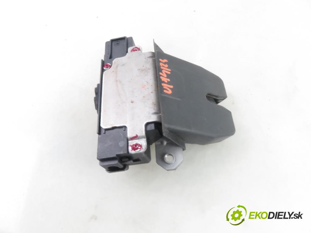 FORD FOCUS II Turnier (DA_, FFS, DS) KOMBI 2006 80,00 1.6 TDCi 109 - G8DE 1560,00 zámok dveří kufr EL. 3M51R442A66AP