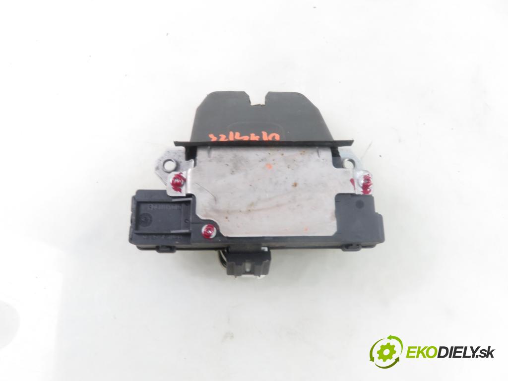 FORD FOCUS II Turnier (DA_, FFS, DS) KOMBI 2006 80,00 1.6 TDCi 109 - G8DE 1560,00 zámok dveří kufr EL. 3M51R442A66AP