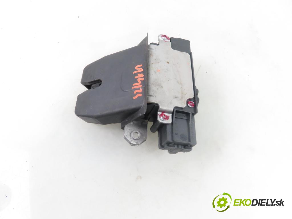 FORD FOCUS II Turnier (DA_, FFS, DS) KOMBI 2006 80,00 1.6 TDCi 109 - G8DE 1560,00 zámok dveří kufr EL. 3M51R442A66AP