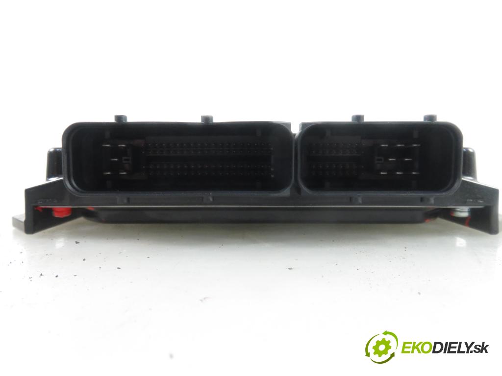 MAZDA 5 (CR19) MINIVAN 2006 105,00 2.0 MZR-CD 143 - RF7J 1998,00 Riadiaca jednotka Motor RF7P18881N ; 2758006680
