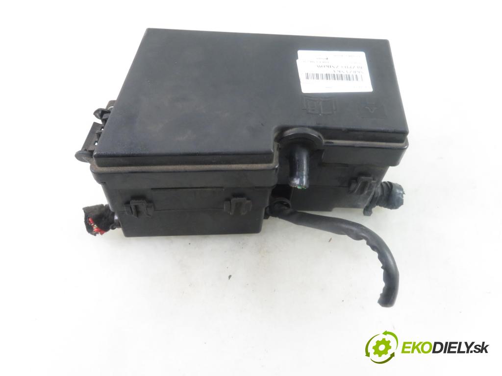 FORD FOCUS II Turnier (DA_, FFS, DS) KOMBI 2006 80,00 1.6 TDCi 109 - G8DE 1560,00 Skrinka POJISTKY: 6M5T14K733DKA