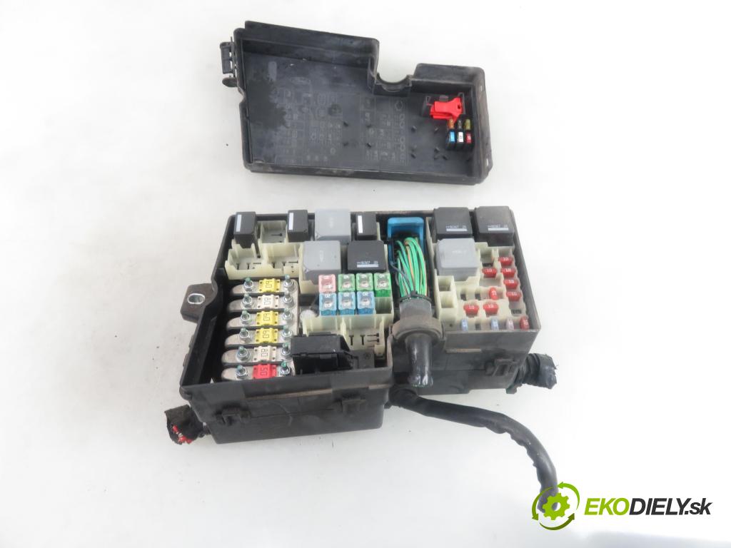 FORD FOCUS II Turnier (DA_, FFS, DS) KOMBI 2006 80,00 1.6 TDCi 109 - G8DE 1560,00 Skrinka POJISTKY: 6M5T14K733DKA