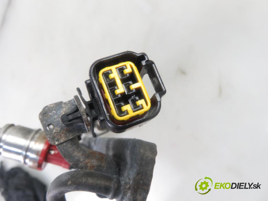 SUZUKI LIANA (ER, RH_) SEDAN 2002 108,00 2.0 - J20A 1995,00 Lišta vstrekovacia  (Vstrekovacie lišty)