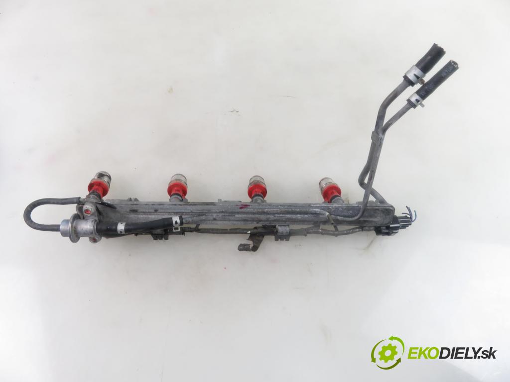 SUZUKI LIANA (ER, RH_) SEDAN 2002 108,00 2.0 - J20A 1995,00 Lišta vstrekovacia  (Vstrekovacie lišty)