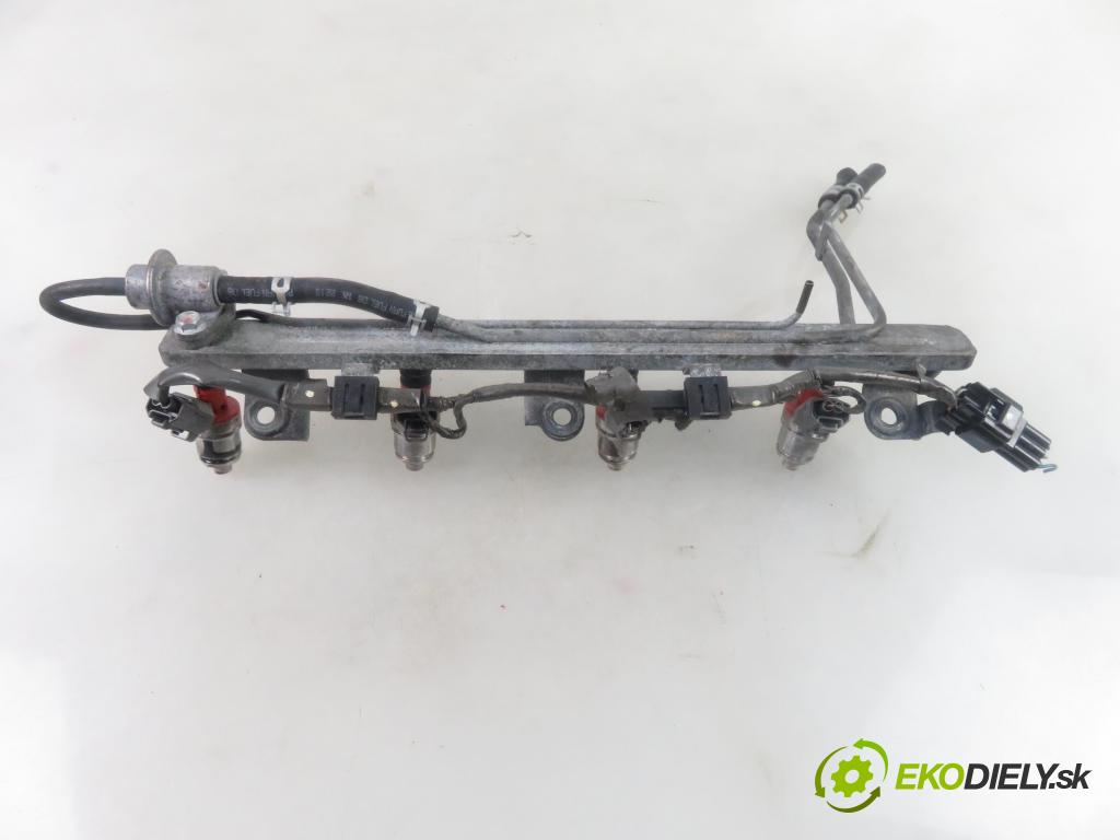 SUZUKI LIANA (ER, RH_) SEDAN 2002 108,00 2.0 - J20A 1995,00 Lišta vstrekovacia  (Vstrekovacie lišty)