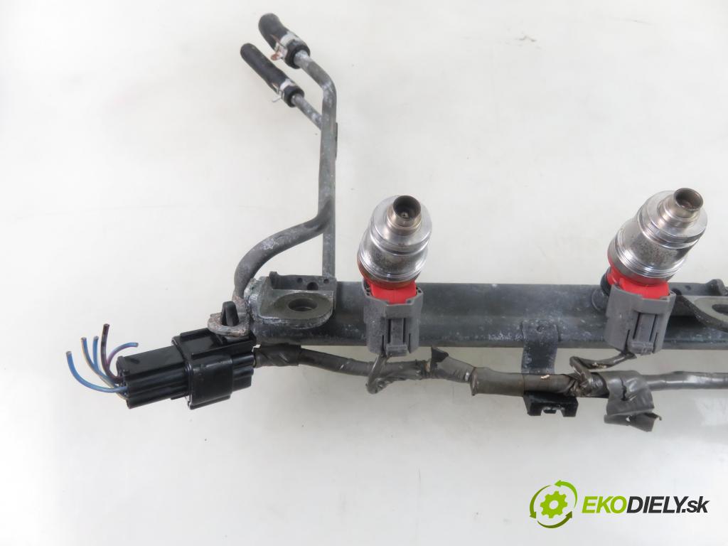 SUZUKI LIANA (ER, RH_) SEDAN 2002 108,00 2.0 - J20A 1995,00 Lišta vstrekovacia  (Vstrekovacie lišty)