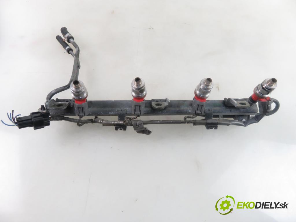 SUZUKI LIANA (ER, RH_) SEDAN 2002 108,00 2.0 - J20A 1995,00 Lišta vstrekovacia  (Vstrekovacie lišty)