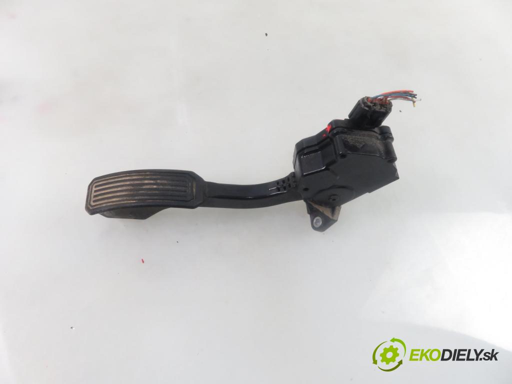 TOYOTA AURIS (_E15_) HB 2007 66,00 1.4 D-4D 90 - 1ND-TV 1364,00 Potenciometer plynového pedálu 7811012010 ; 1988007310 (Pedále)