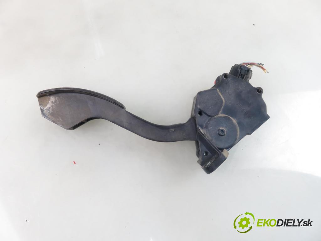 TOYOTA AURIS (_E15_) HB 2007 66,00 1.4 D-4D 90 - 1ND-TV 1364,00 Potenciometer plynového pedálu 7811012010 ; 1988007310 (Pedále)