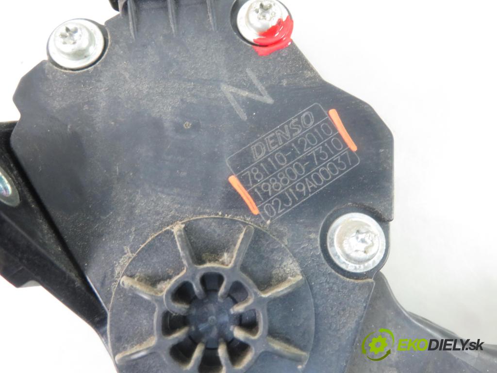 TOYOTA AURIS (_E15_) HB 2007 66,00 1.4 D-4D 90 - 1ND-TV 1364,00 Potenciometer plynového pedálu 7811012010 ; 1988007310 (Pedále)