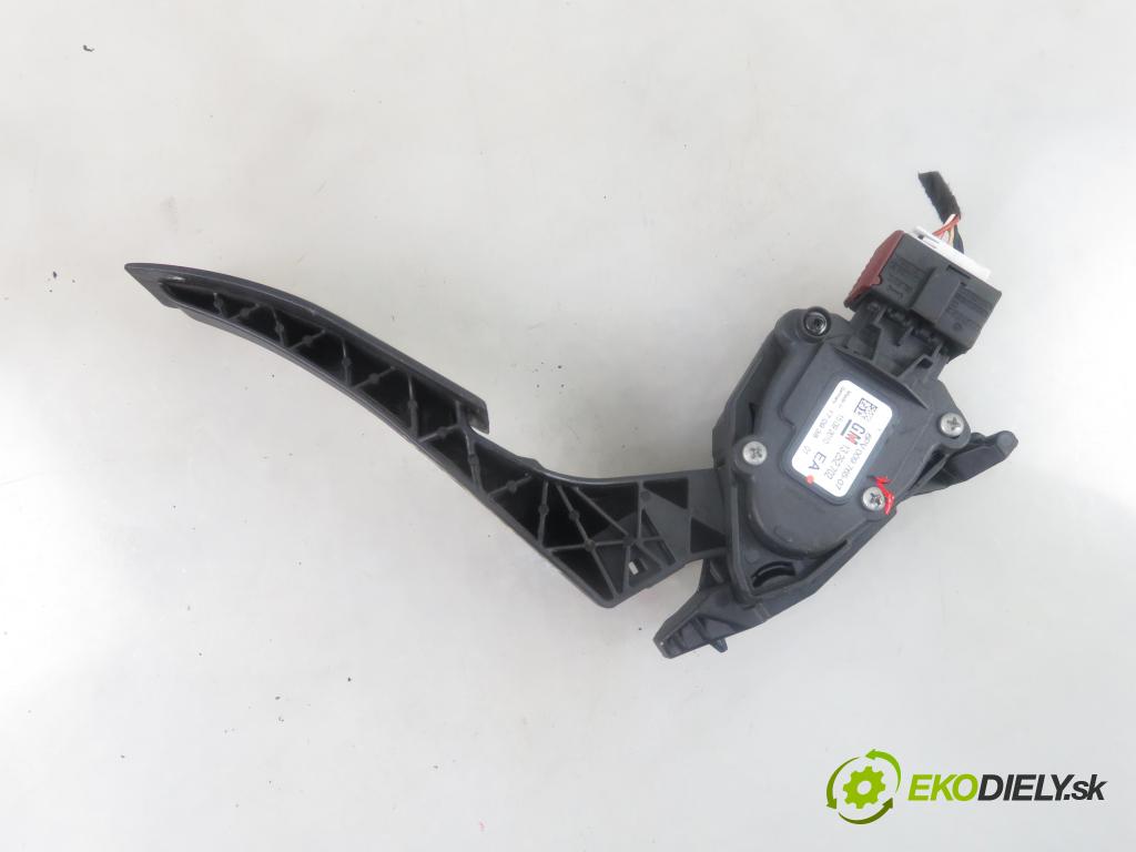 OPEL ASTRA J HB 2011 81,00 1.7 CDTI - A 17 DTJ 1686,00 Potenciometer plynového pedálu 13252702EA (Pedále)