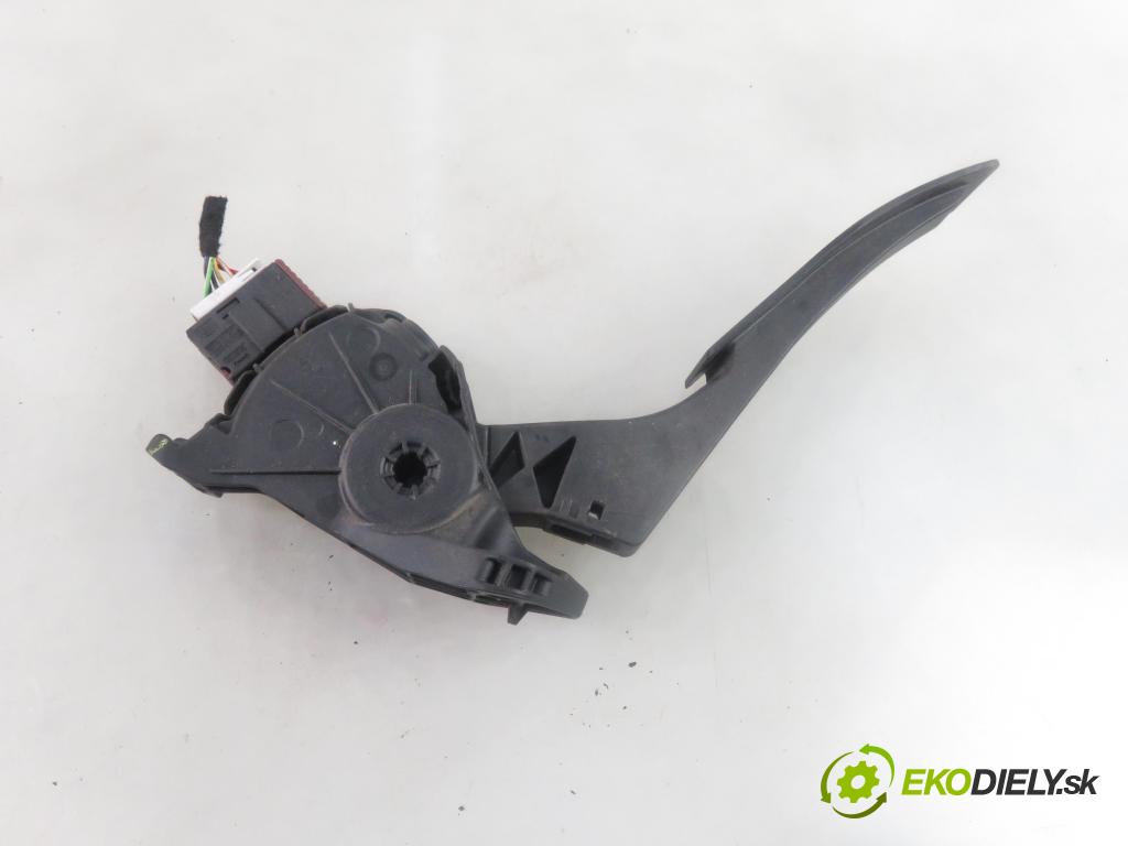 OPEL ASTRA J HB 2011 81,00 1.7 CDTI - A 17 DTJ 1686,00 Potenciometer plynového pedálu 13252702EA (Pedále)