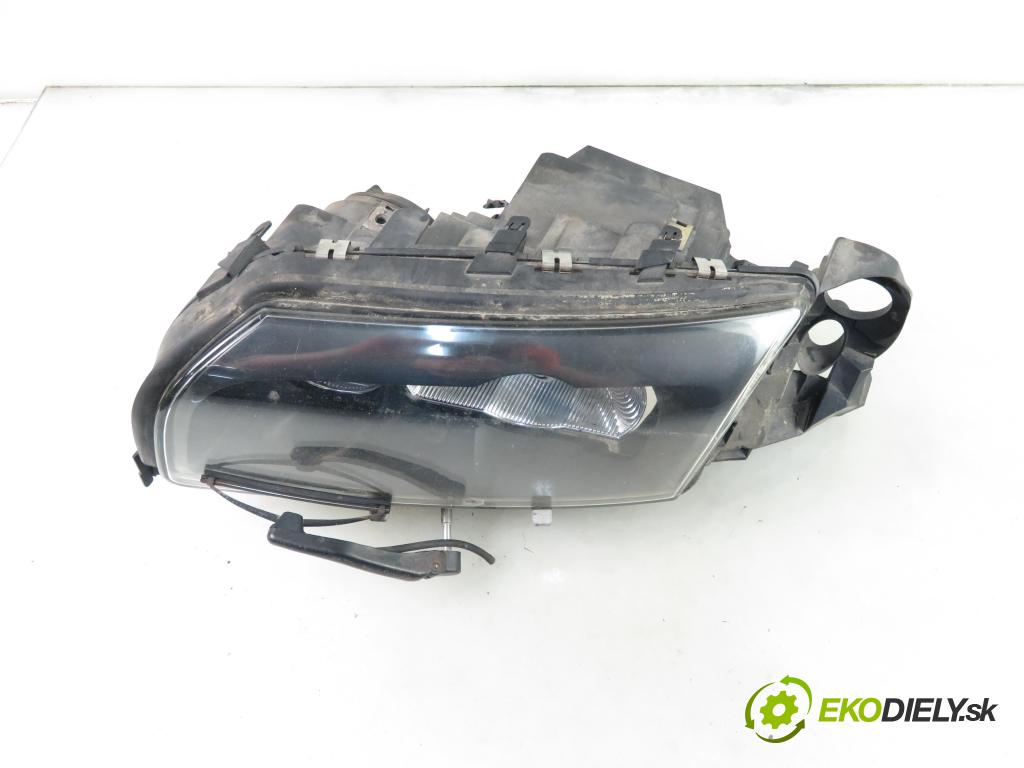 VOLVO S80 I (TS, XY) SEDAN 2003 120,00 2.4 D5 - D 5244 T 2401,00 Svetlo LP 8693652