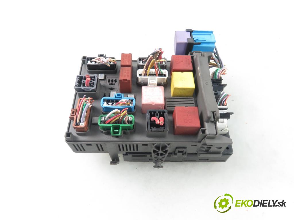 RENAULT LAGUNA II (BG0/1_) LIFTBACK 2003 88,00 1.9 dCi 120 - F9Q 750 1870,00 MODUL BSI 8200228551