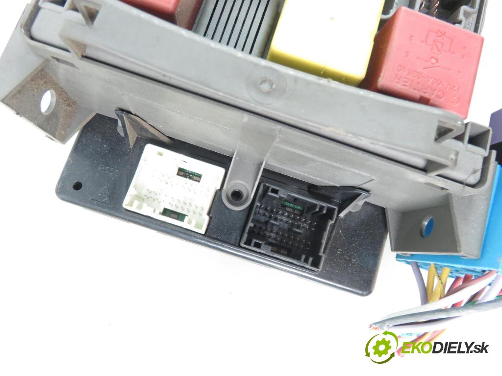 RENAULT LAGUNA II (BG0/1_) LIFTBACK 2003 88,00 1.9 dCi 120 - F9Q 750 1870,00 MODUL BSI 8200228551