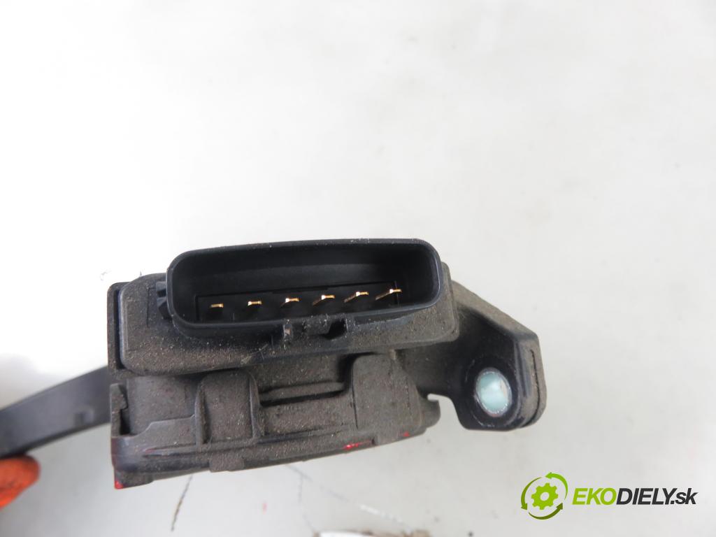 SUZUKI GRAND VITARA II (JT, TE, TD) SUV 2006 95,00 1.9 DDiS 129 - F9Q B 264 1870,00 Potenciometer plynu I590065J01 ; 6PV00907400 (Pedále)