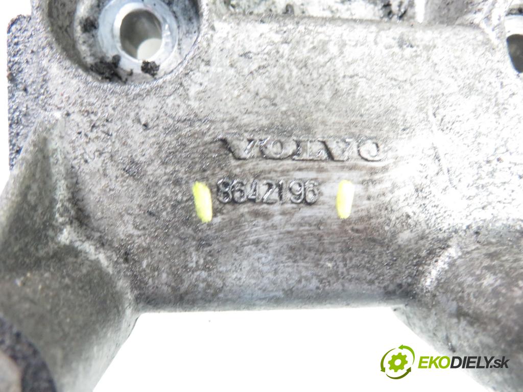 VOLVO S80 I (TS, XY) SEDAN 2003 120,00 2.4 D5 - D 5244 T 2401,00 Uchytenie alternátora 8642196