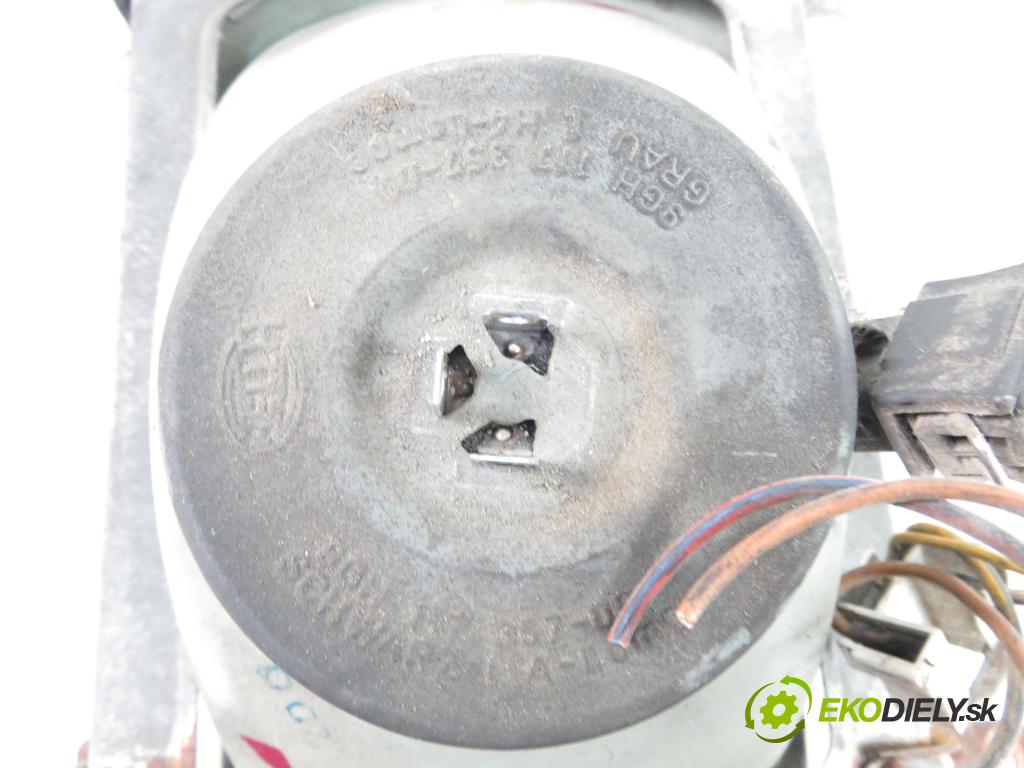 VW LT 28-35 I Furgon (281-363) FURGON 1991 51,00 2.4 D - ACT 2383,00 Svetlo LP 281941751D