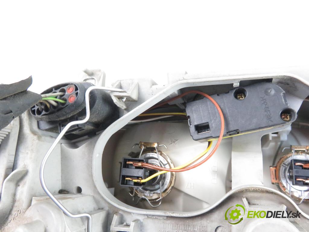 ALFA ROMEO 147 (937_) HB 2003 77,00 1.6 16V T.SPARK ECO 105 - AR 37203 1598,00 Svetlo PP 0301186202
