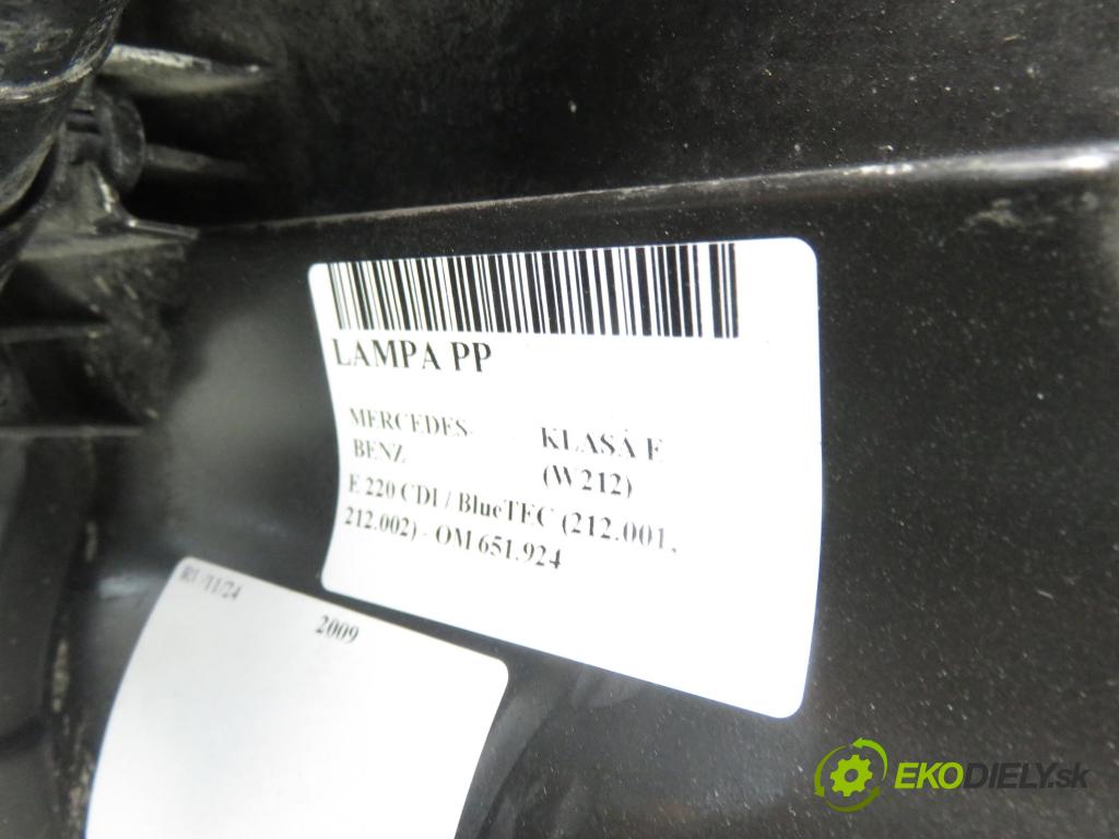 MERCEDES-BENZ KLASA E (W212) SEDAN 2009 125,00 E 220 CDI 170 BlueTEC - OM 651.924 2143,00 Svetlo PP 2128202061