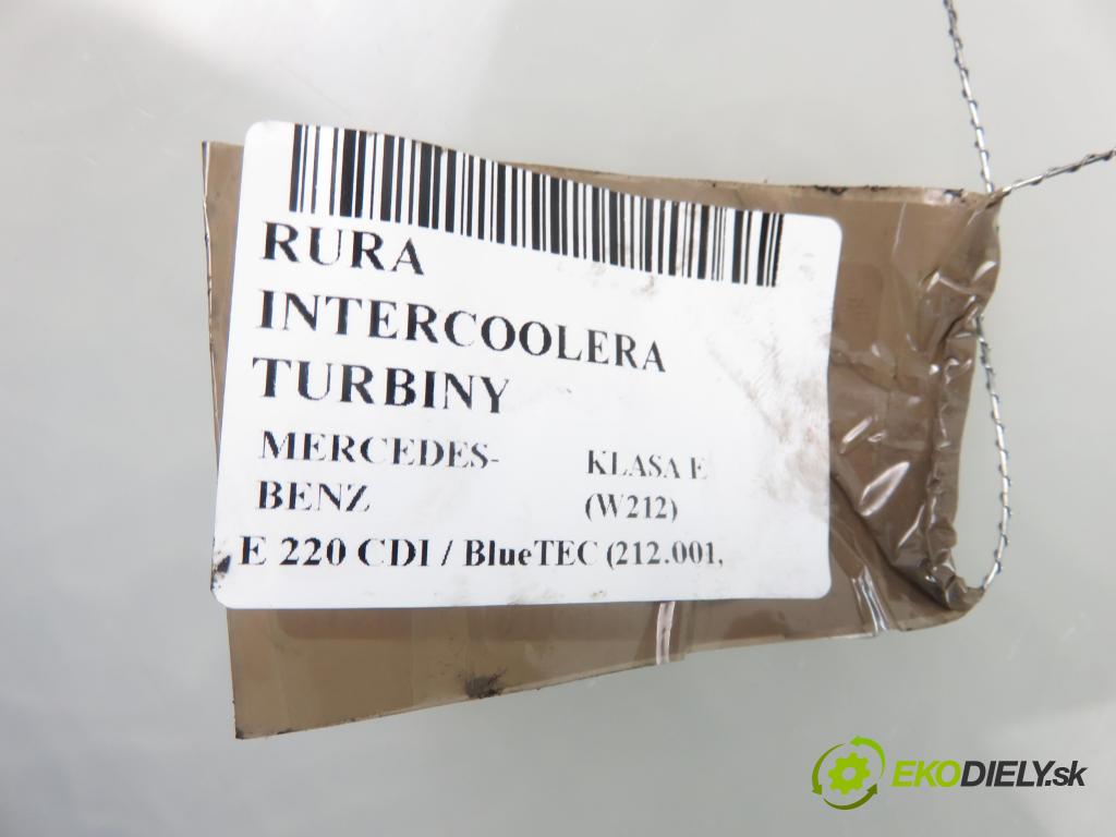 MERCEDES-BENZ KLASA E (W212) SEDAN 2009 125,00 E 220 CDI 170  BlueTEC - OM 651.924 2143,00 Rúra intercoolera turba A2125280882