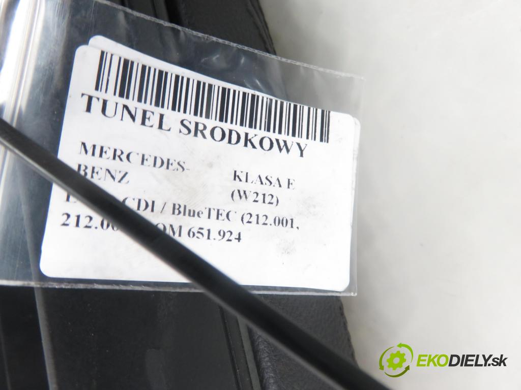 MERCEDES-BENZ KLASA E (W212) SEDAN 2009 125,00 E 220 CDI 170 BlueTEC - OM 651.924 2143,00 Lakťová opierka 2046800639