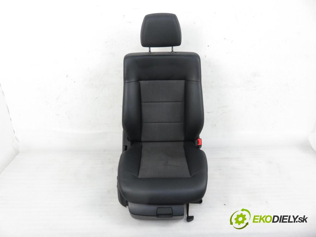 MERCEDES-BENZ KLASA E (W212) SEDAN 2009 125,00 E 220 CDI 170  BlueTEC - OM 651.924 2143,00 Sedadlá, sedačky 