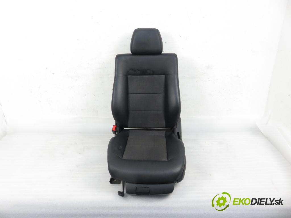 MERCEDES-BENZ KLASA E (W212) SEDAN 2009 125,00 E 220 CDI 170 BlueTEC - OM 651.924 2143,00 Sedadlá, sedačky