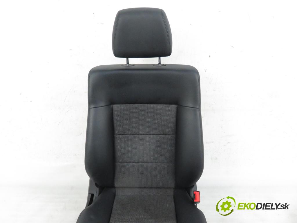 MERCEDES-BENZ KLASA E (W212) SEDAN 2009 125,00 E 220 CDI 170 BlueTEC - OM 651.924 2143,00 Sedadlá, sedačky
