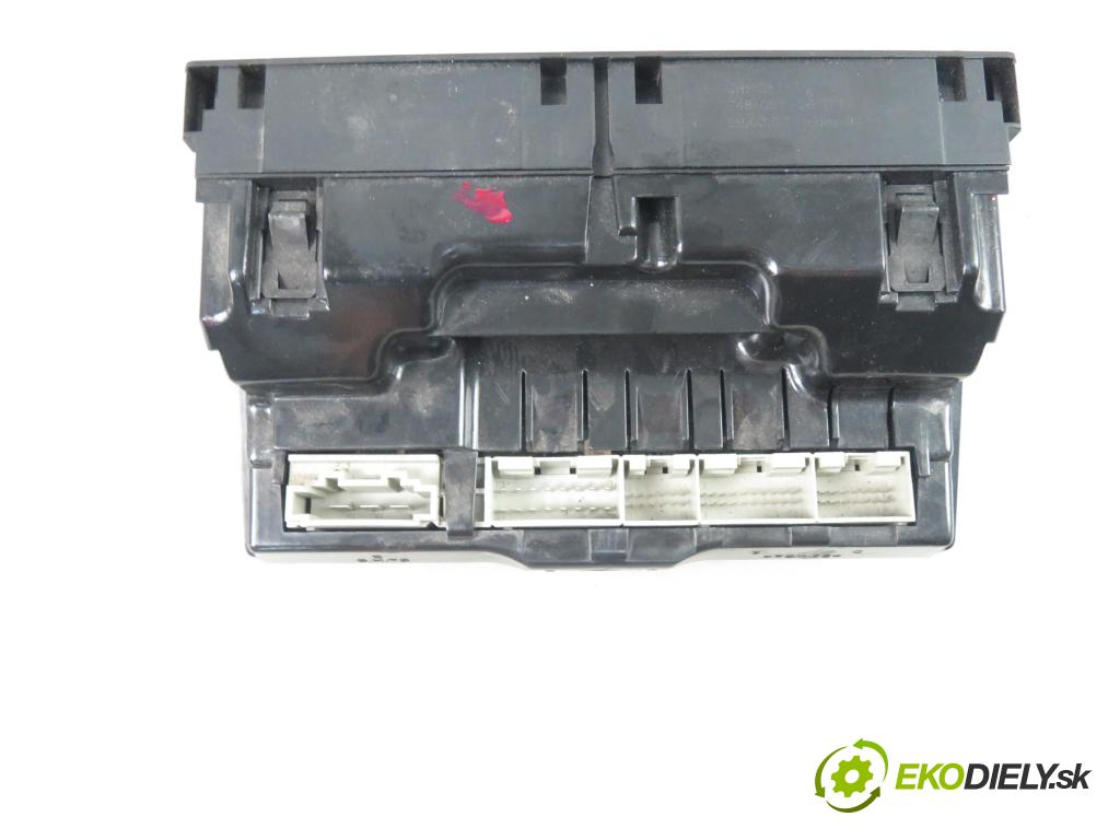 AUDI q7 SUV 2006 257,00 4.2 FSI 350 quattro - BAR 4163,00 Panel kúrenia KLIMATRONIK 4L0919158C ; 5HB00918504