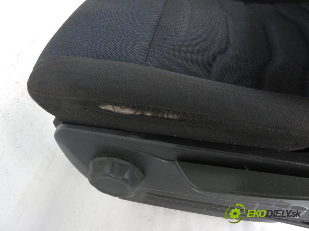 IVECO DAILY VI Furgon FURGON 2020 100,00 3.0 NaturalPower 136 - F1CFA401C 2998,00 Sedadlo šoféri 
