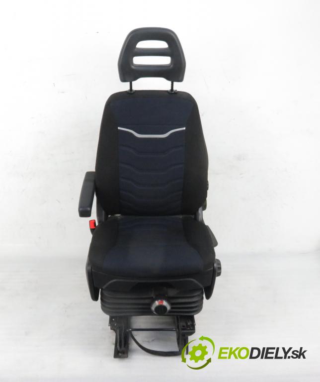 IVECO DAILY VI Furgon FURGON 2020 100,00 3.0 NaturalPower 136 - F1CFA401C 2998,00 Sedadlo šoféri