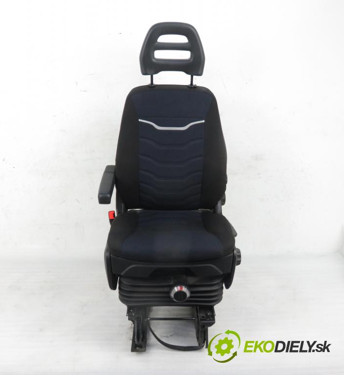 IVECO DAILY VI Furgon FURGON 2020 100,00 3.0 NaturalPower 136 - F1CFA401C 2998,00 Sedadlo šoféri