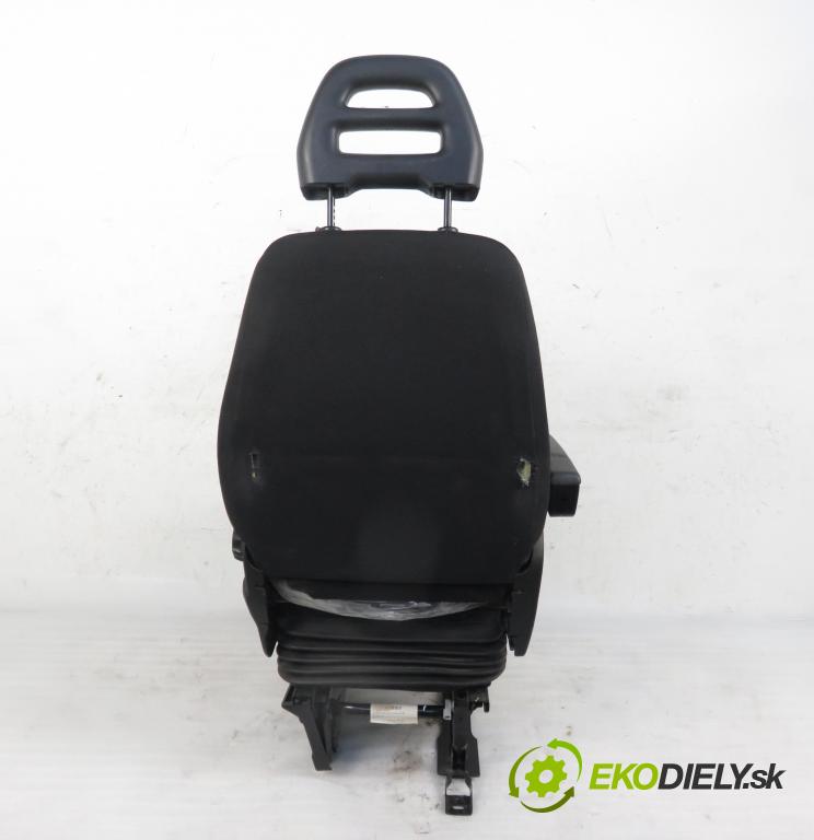 IVECO DAILY VI Furgon FURGON 2020 100,00 3.0 NaturalPower 136 - F1CFA401C 2998,00 Sedadlo šoféri