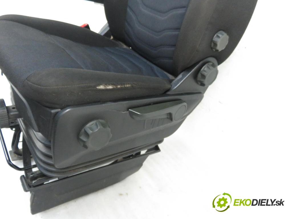 IVECO DAILY VI Furgon FURGON 2020 100,00 3.0 NaturalPower 136 - F1CFA401C 2998,00 Sedadlo šoféri