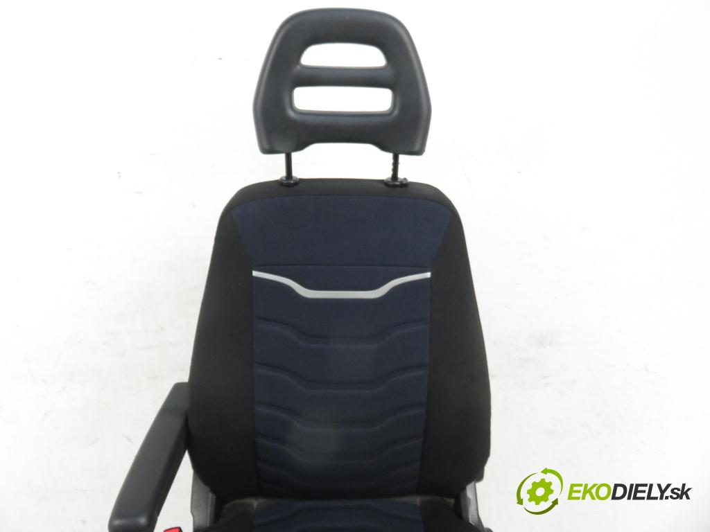 IVECO DAILY VI Furgon FURGON 2020 100,00 3.0 NaturalPower 136 - F1CFA401C 2998,00 Sedadlo šoféri