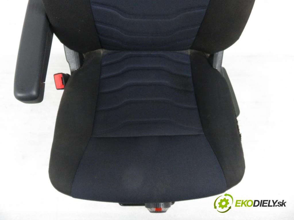IVECO DAILY VI Furgon FURGON 2020 100,00 3.0 NaturalPower 136 - F1CFA401C 2998,00 Sedadlo šoféri