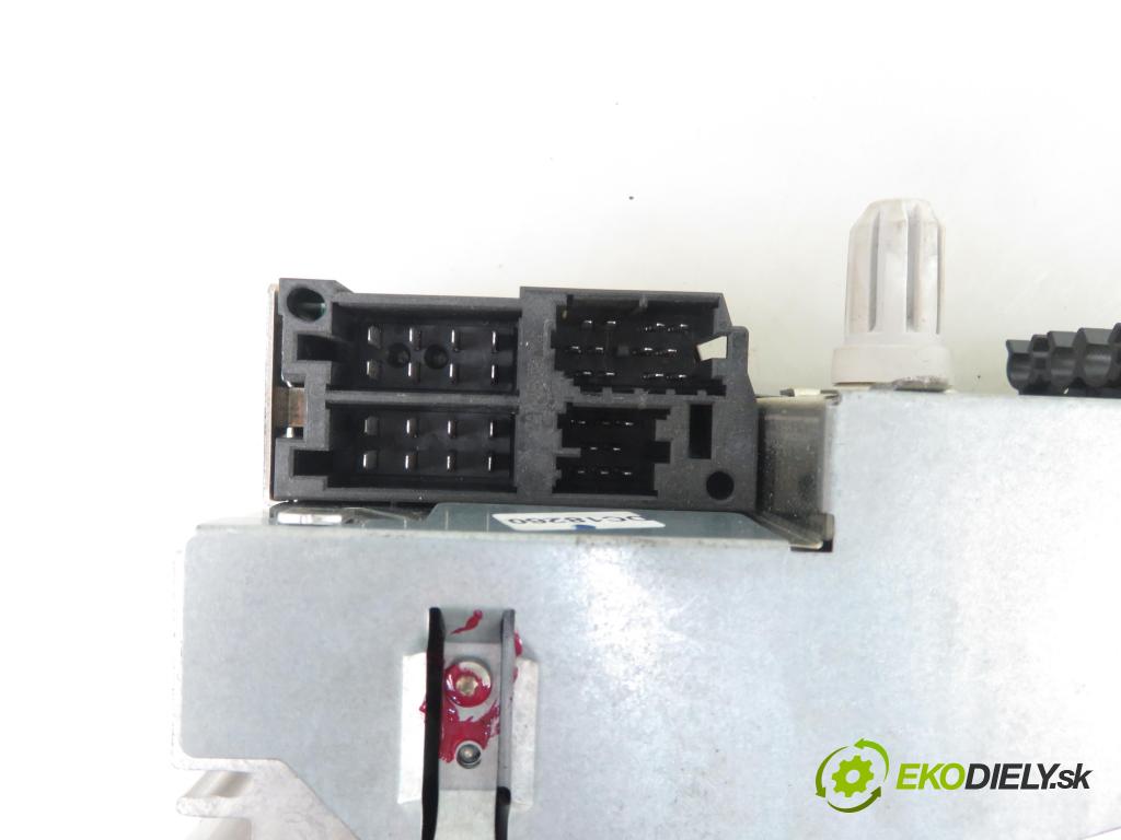 RENAULT LAGUNA II (BG0/1_) LIFTBACK 2007 88,00 1.9 dCi 120 - F9Q 750 1870,00 RADIO CD 8200607909T