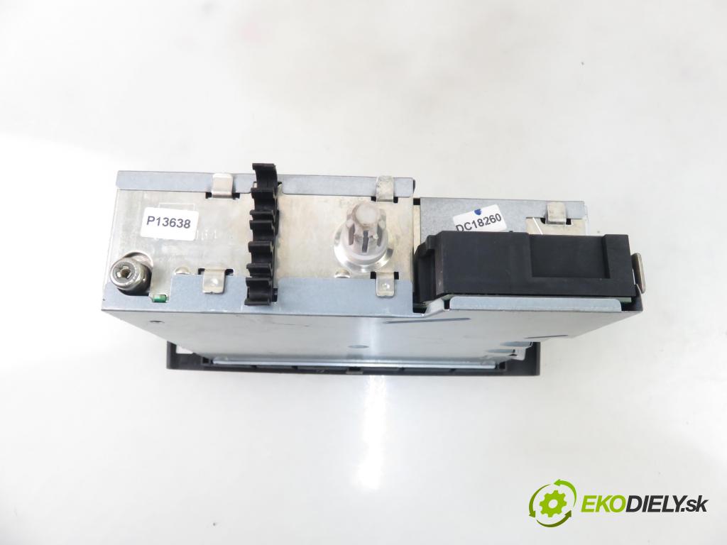 RENAULT LAGUNA II (BG0/1_) LIFTBACK 2007 88,00 1.9 dCi 120 - F9Q 750 1870,00 RADIO CD 8200607909T